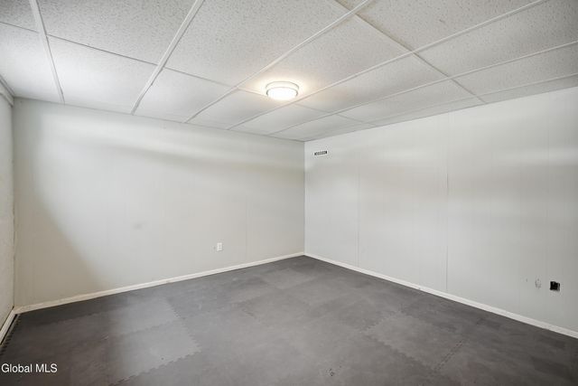 32 Brookwood Drive, Colonie, NY 12110