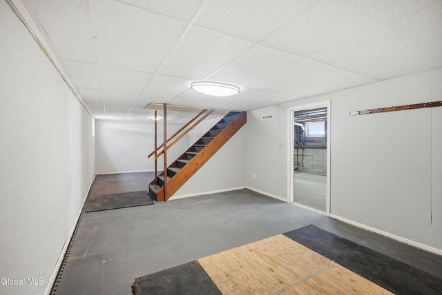 32 Brookwood Drive, Colonie, NY 12110