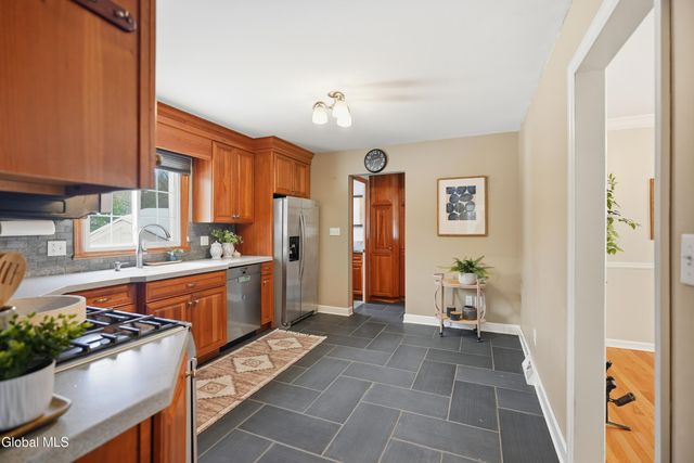 32 Brookwood Drive, Colonie, NY 12110