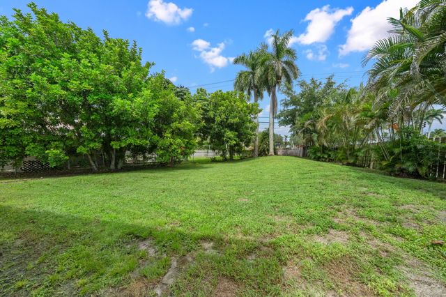 117 Hemingway Court, Royal Palm Beach, FL 33411