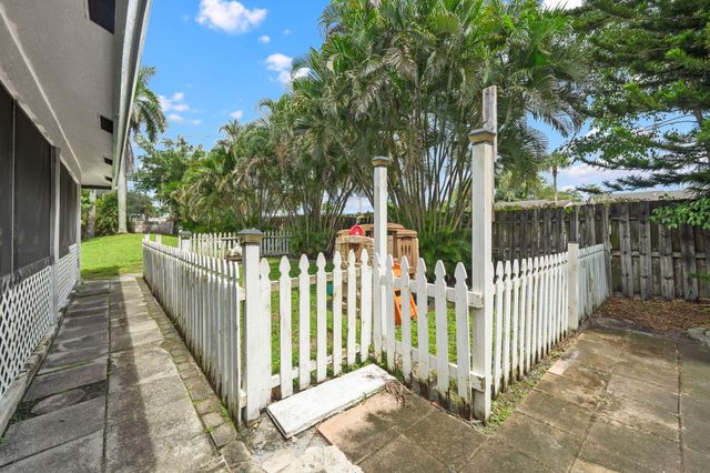 117 Hemingway Court, Royal Palm Beach, FL 33411
