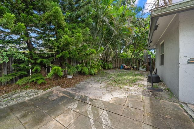 117 Hemingway Court, Royal Palm Beach, FL 33411