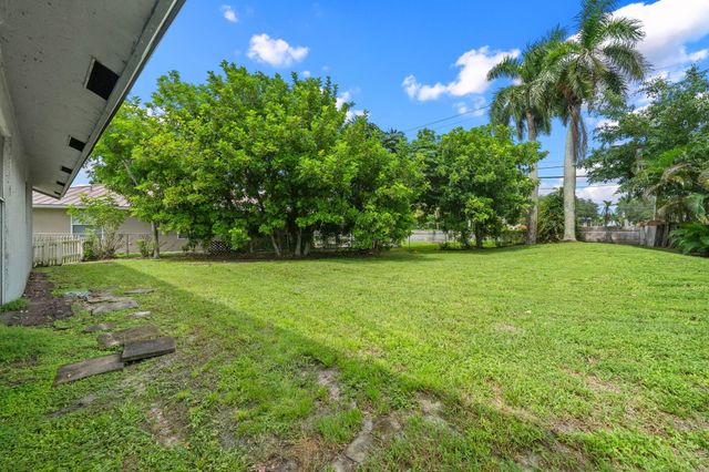 117 Hemingway Court, Royal Palm Beach, FL 33411