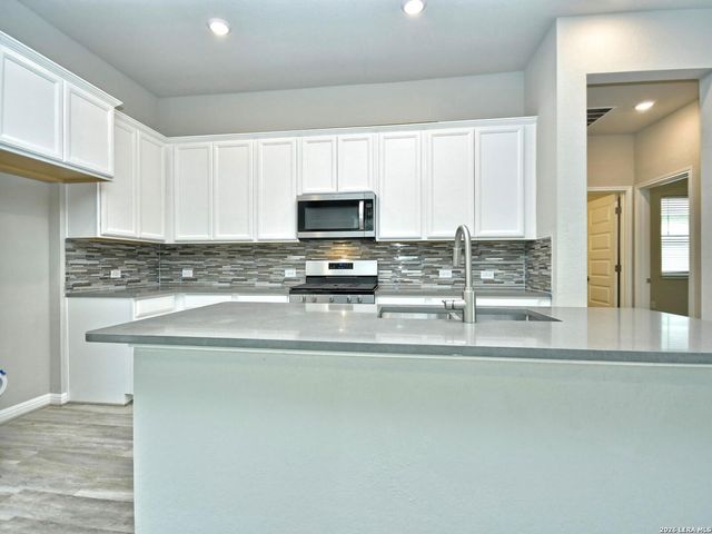 6447 Prince Howard, San Antonio, TX 78239