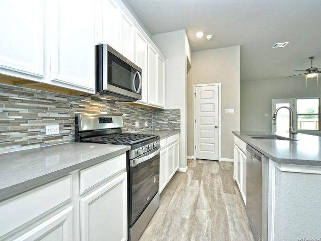 6447 Prince Howard, San Antonio, TX 78239