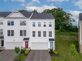107 Sweetwater Dr, Moon/crescent Twp, PA 15108