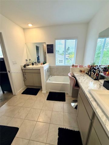 1088 NW 208th Ter, Miami Gardens, FL 33169