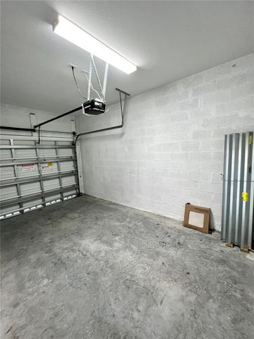 1088 NW 208th Ter, Miami Gardens, FL 33169