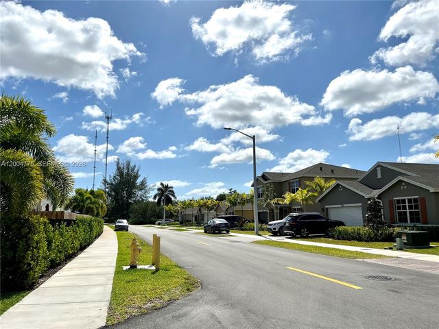 1088 NW 208th Ter, Miami Gardens, FL 33169