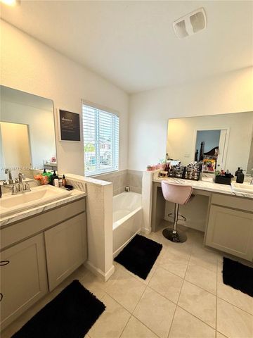 1088 NW 208th Ter, Miami Gardens, FL 33169