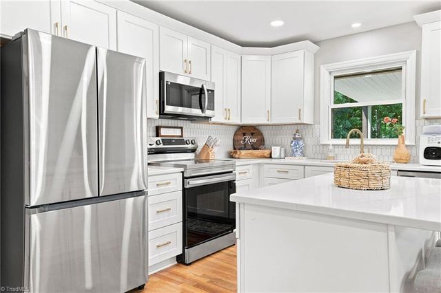 6060 Bobbybrook Drive, Clemmons, NC 27012