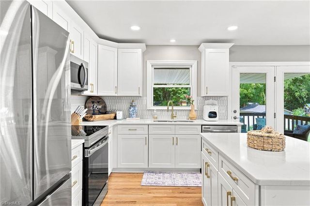 6060 Bobbybrook Drive, Clemmons, NC 27012