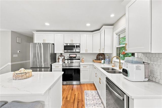 6060 Bobbybrook Drive, Clemmons, NC 27012