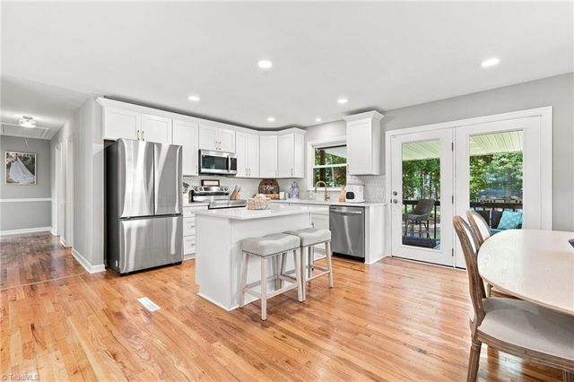 6060 Bobbybrook Drive, Clemmons, NC 27012