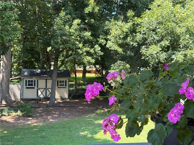 6060 Bobbybrook Drive, Clemmons, NC 27012