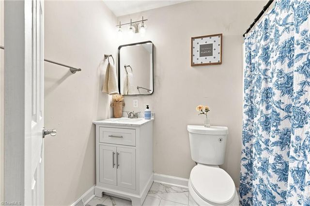 6060 Bobbybrook Drive, Clemmons, NC 27012