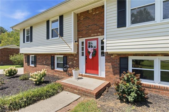 6060 Bobbybrook Drive, Clemmons, NC 27012