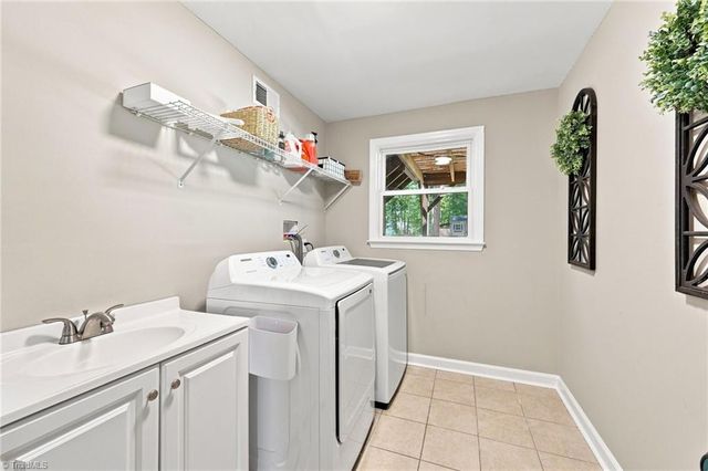 6060 Bobbybrook Drive, Clemmons, NC 27012
