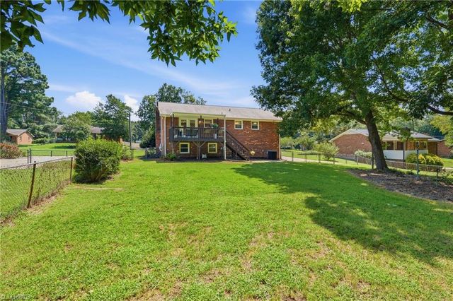 6060 Bobbybrook Drive, Clemmons, NC 27012