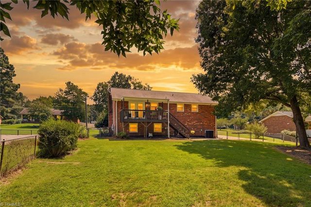 6060 Bobbybrook Drive, Clemmons, NC 27012