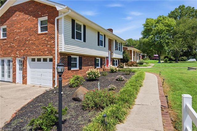 6060 Bobbybrook Drive, Clemmons, NC 27012