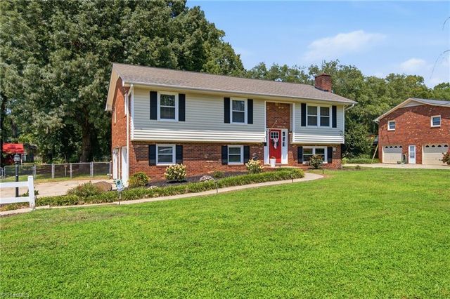 6060 Bobbybrook Drive, Clemmons, NC 27012