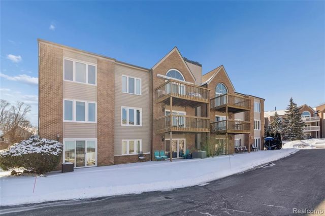 3364 Loon Lake Court, Waterford, MI 48329