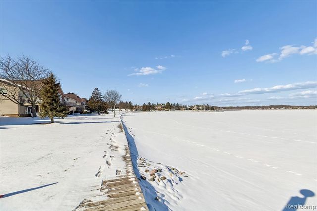 3364 Loon Lake Court, Waterford, MI 48329