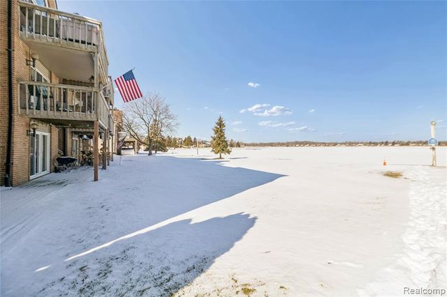 3364 Loon Lake Court, Waterford, MI 48329