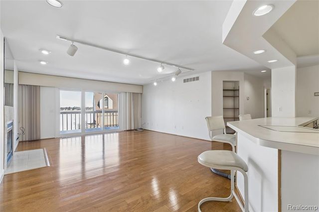 3364 Loon Lake Court, Waterford, MI 48329