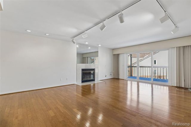 3364 Loon Lake Court, Waterford, MI 48329