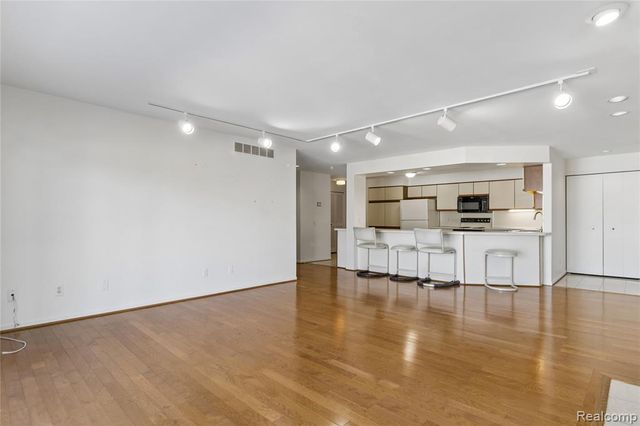 3364 Loon Lake Court, Waterford, MI 48329