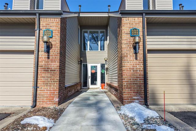 3364 Loon Lake Court, Waterford, MI 48329