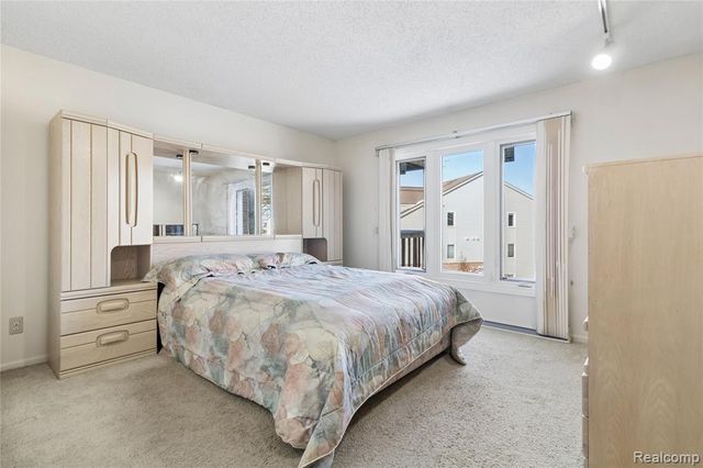 3364 Loon Lake Court, Waterford, MI 48329