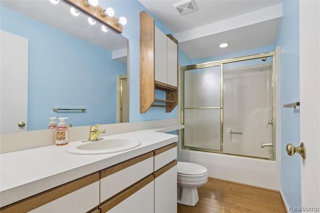 3364 Loon Lake Court, Waterford, MI 48329