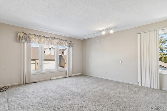 3364 Loon Lake Court, Waterford, MI 48329