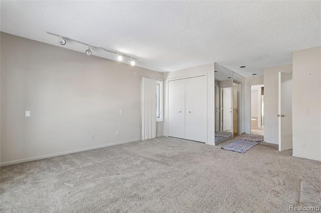 3364 Loon Lake Court, Waterford, MI 48329