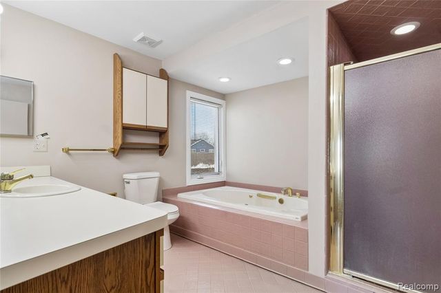 3364 Loon Lake Court, Waterford, MI 48329