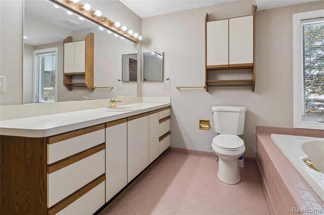 3364 Loon Lake Court, Waterford, MI 48329