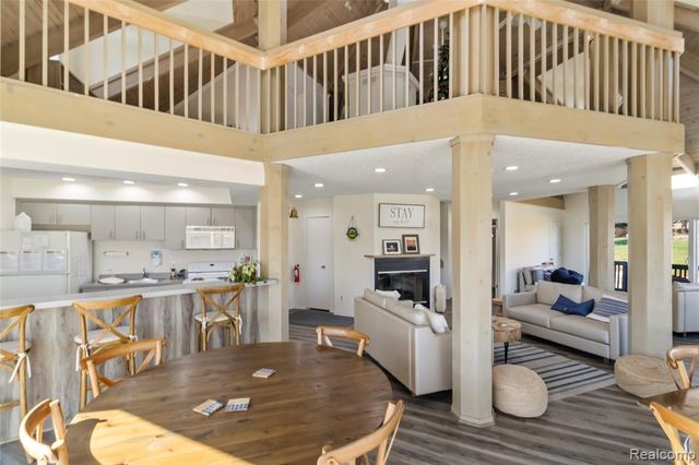 3364 Loon Lake Court, Waterford, MI 48329