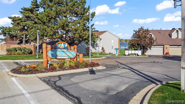 3364 Loon Lake Court, Waterford, MI 48329