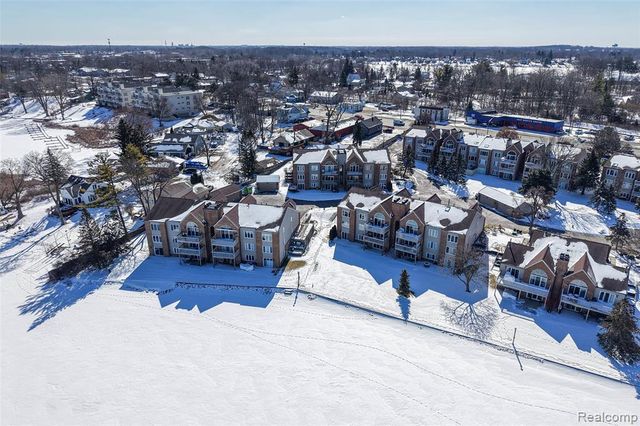 3364 Loon Lake Court, Waterford, MI 48329