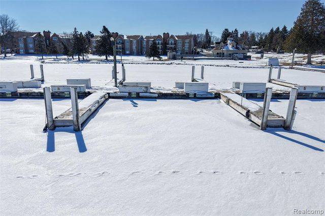 3364 Loon Lake Court, Waterford, MI 48329