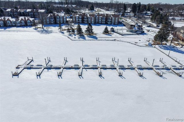 3364 Loon Lake Court, Waterford, MI 48329