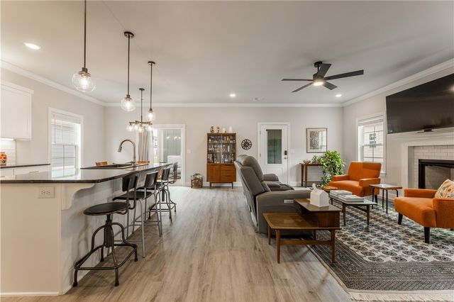 2101 SW Poppy Street, Bentonville, AR 72713