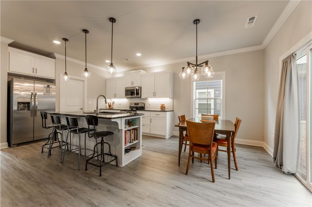 2101 SW Poppy Street, Bentonville, AR 72713
