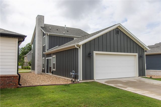 2101 SW Poppy Street, Bentonville, AR 72713