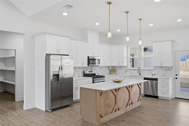 462 Carriage Trail, Conroe, TX 77316