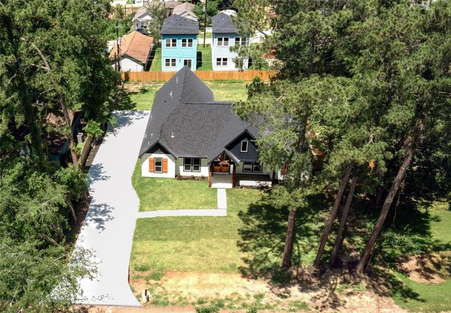 462 Carriage Trail, Conroe, TX 77316