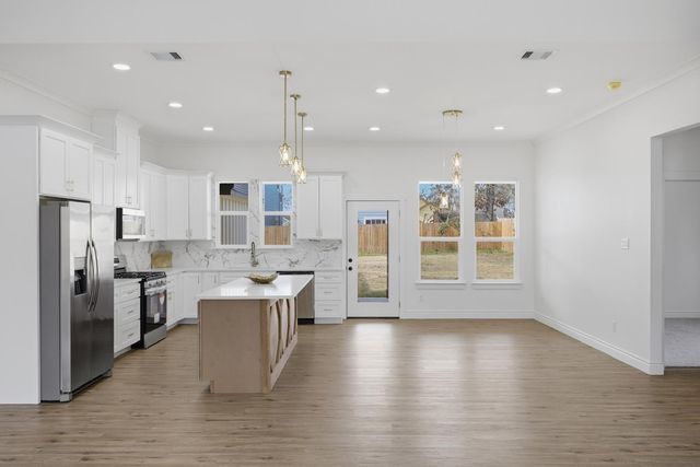 462 Carriage Trail, Conroe, TX 77316